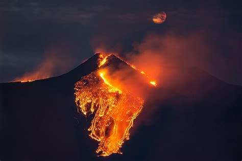 vulcanul etna eruptie